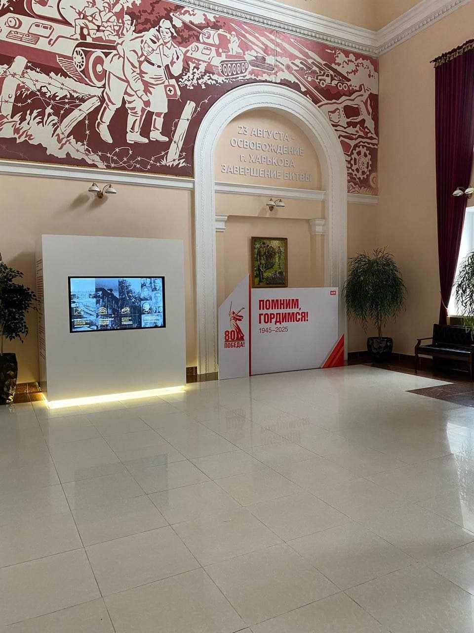 Указатели направлений в бизнес-центре